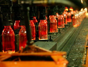 New Snapple bottles right off the line in Salem, N.J.