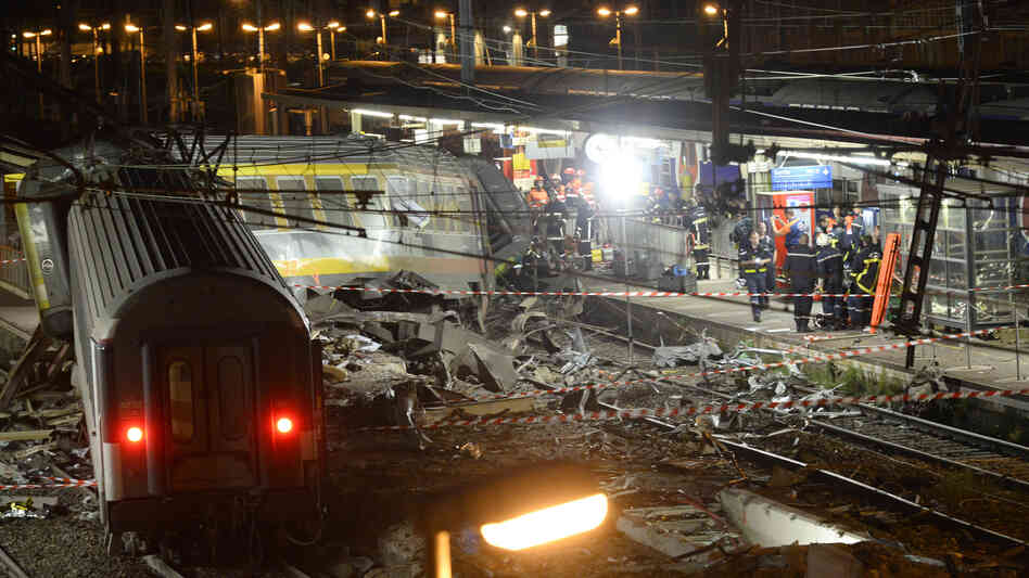 Passenger Train Derails Near Paris, 'Many Casualties' Feared The Two