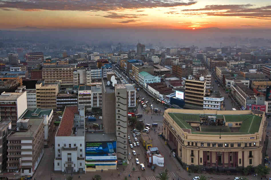 Richard Crompton sets his novel in 2007 Nairobi, a time when a small elite held power over an impoverished, restless majority. Richard Crompton sets his novel in 2007 Nairobi, a time when a small elite held power over an impoverished, restless majority.