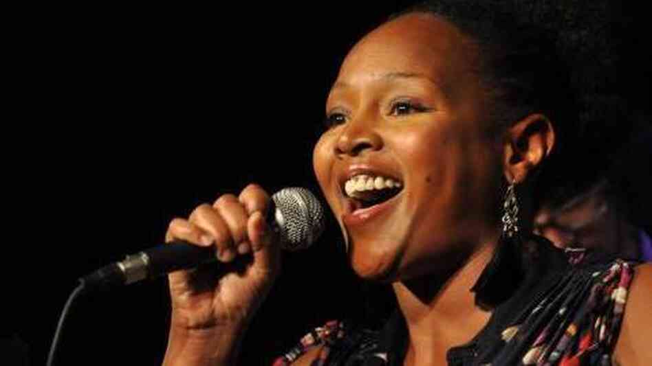 Shawana Kemp, lead singer for Shine and the Moonbeams. Shawana Kemp, lead singer for Shine and the Moonbeams.