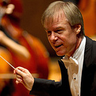 David Robertson, a passionate champion of new music, conducts the St. Louis Symphony Orchestra on tour in Berlin. David Robertson, a passionate champion of new music, conducts the St. Louis Symphony Orchestra on tour in Berlin.