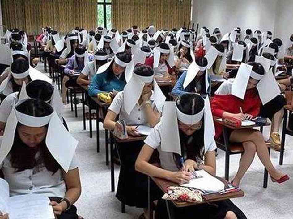 This is the photo of exam-taking Kasetsart University students that went viral. This is the photo of exam-taking Kasetsart University students that went viral.