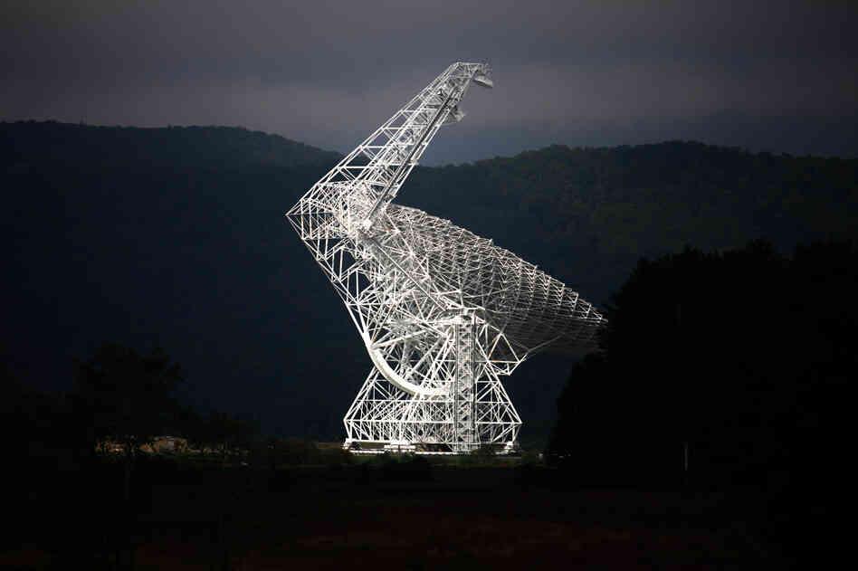 The Green Bank telescope is the largest fully steerable radio telescope in the world. The Green Bank telescope is the largest fully steerable radio telescope in the world.