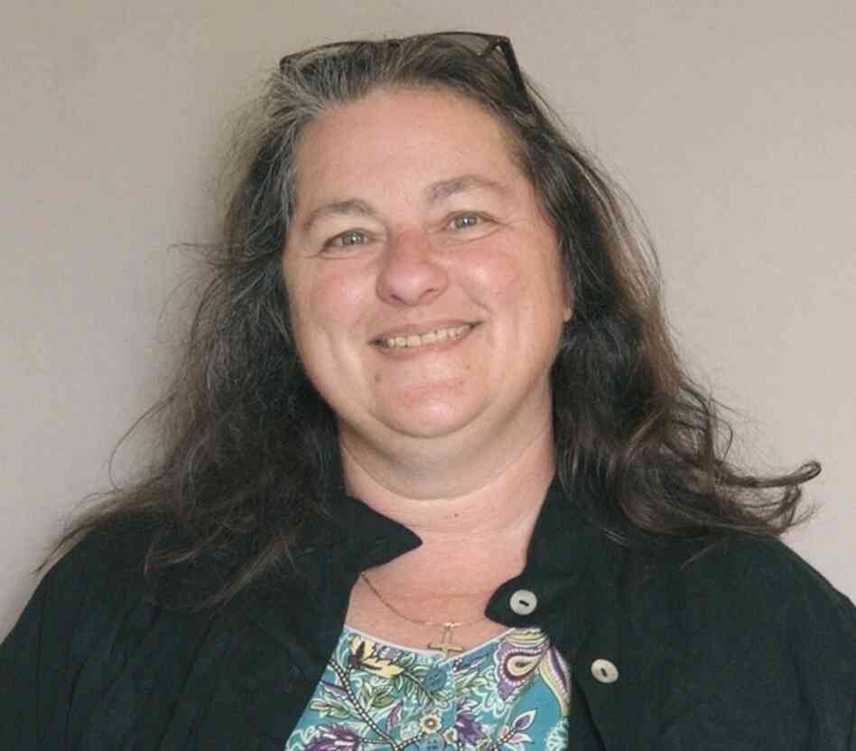 Karin Porch is a responder for the veterans hotline. Karin Porch is a responder for the veterans hotline.