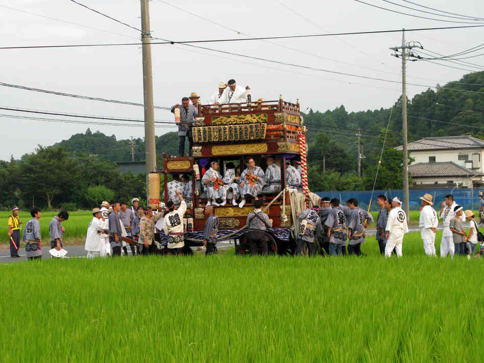 Rice farmers pull a harvest festival cart down country lanes in Narita city, Chiba prefecture. The area is home to Tokyo's main airport, but also has many agricultural areas. Rice farmers pull a harvest festival cart down country lanes in Narita city, Chiba prefecture. The area is home to Tokyo's main airport, but also has many agricultural areas.