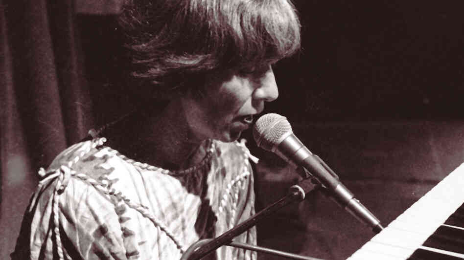 Anna McGarrigle performs on Mountain Stage in 1989. Anna McGarrigle performs on Mountain Stage in 1989.