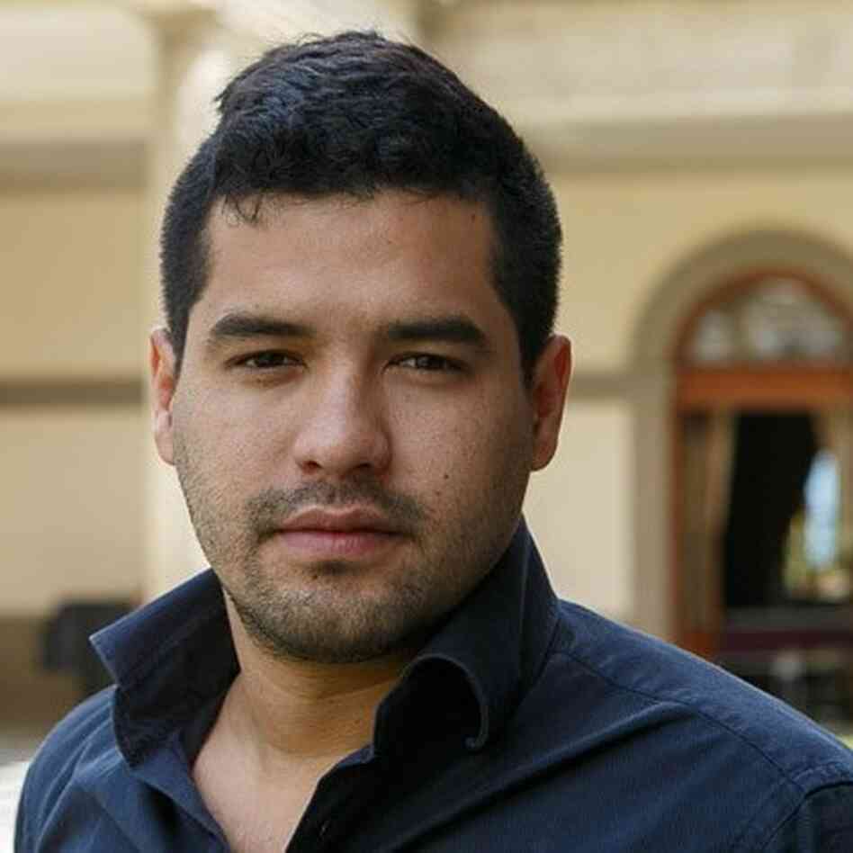 Salvadoran journalist Oscar Martinez is the author of The Beast. Salvadoran journalist Oscar Martinez is the author of The Beast.