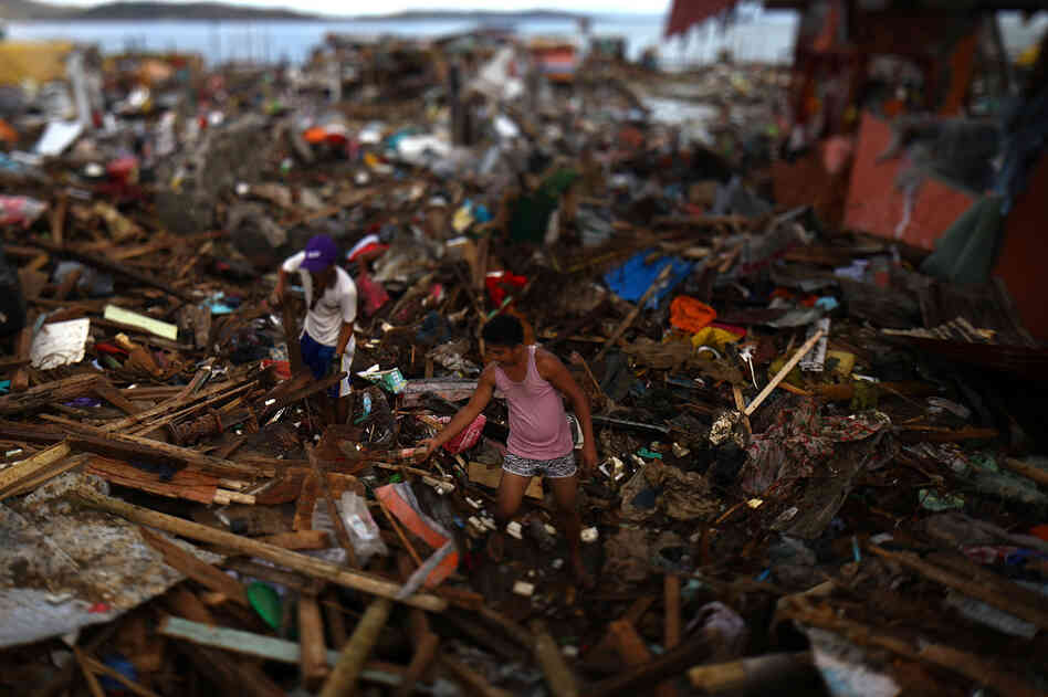 Barangay 68, Tacloban City, 2013 Barangay 68, Tacloban City, 2013