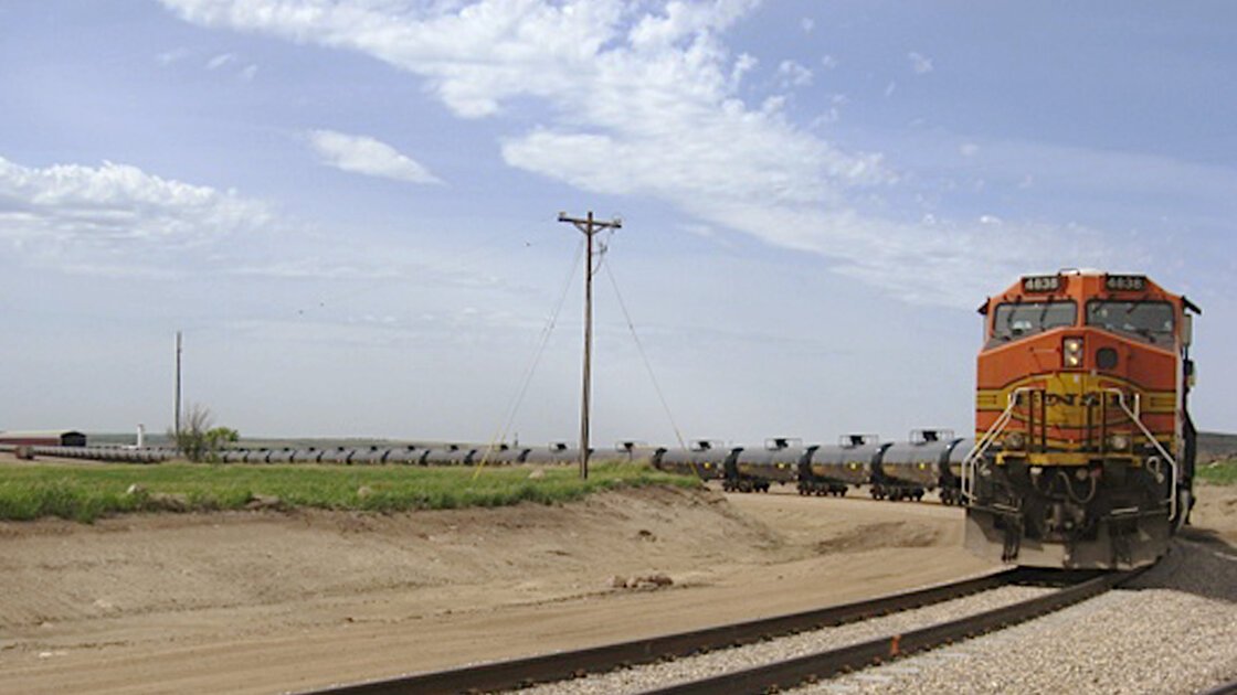 Pipeline On Wheels: Trains Are Winning Big Off US Oil thumbnail