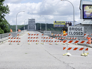 In this June 2008 photo, the bridge spanning the Mississippi River between Winona, Minn., and the Wisconsin side of the river is closed to traffic. In this June 2008 photo, the bridge spanning the Mississippi River between Winona, Minn., and the Wisconsin side of the river is closed to traffic.