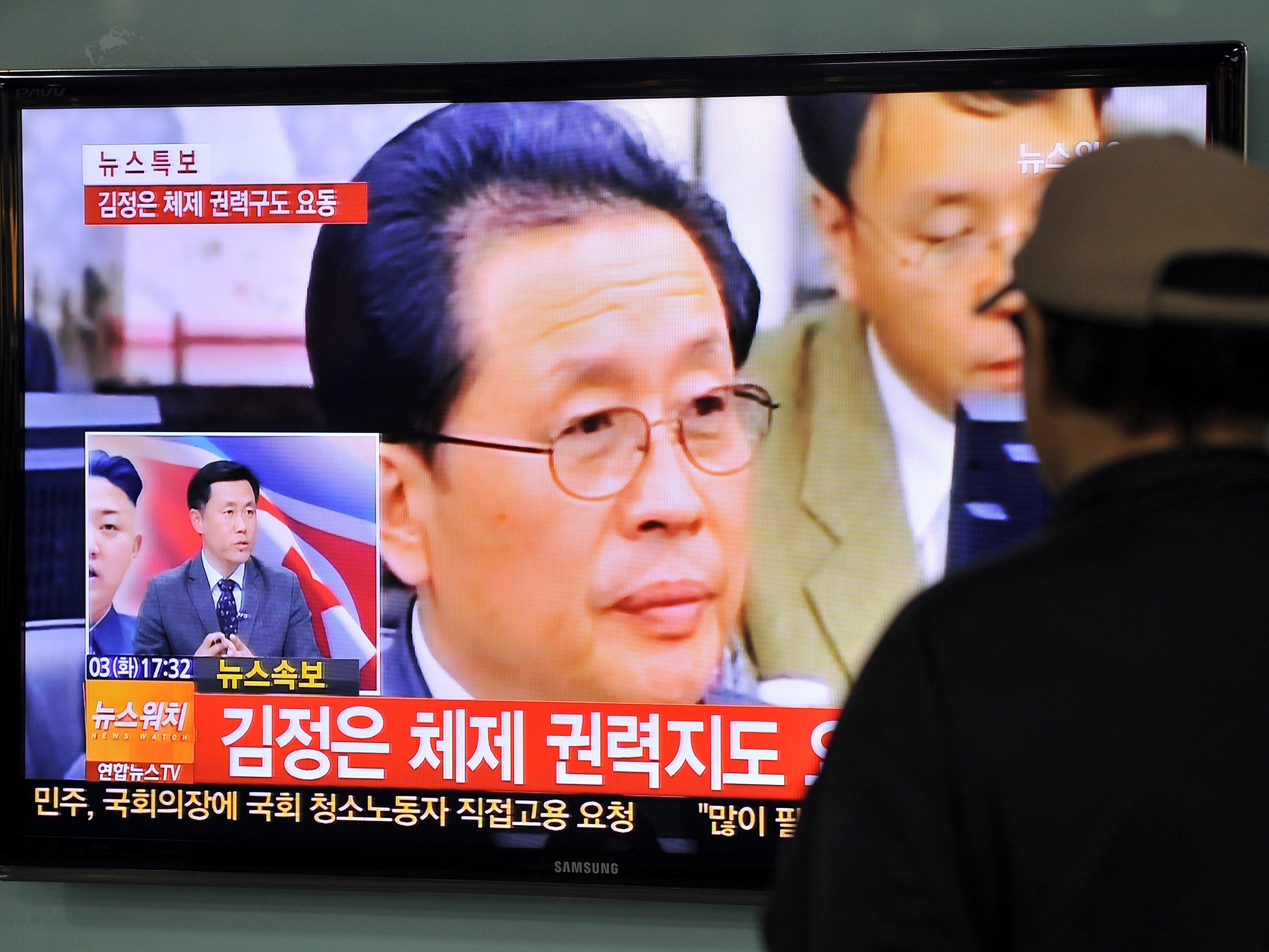 A South Korean man watches TV news about the dismissal of Jang Song-Thaek, North Korean leader Kim Jong Un