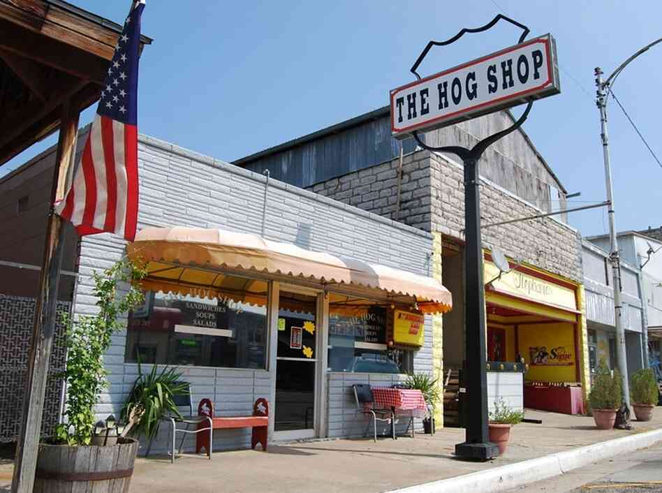 In A Small Missouri Town, Immigrants Turn To Schools For Help Code