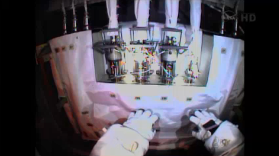 The degraded pump module as seen from the helmet cam of Rick Mastracchio. The degraded pump module as seen from the helmet cam of Rick Mastracchio.