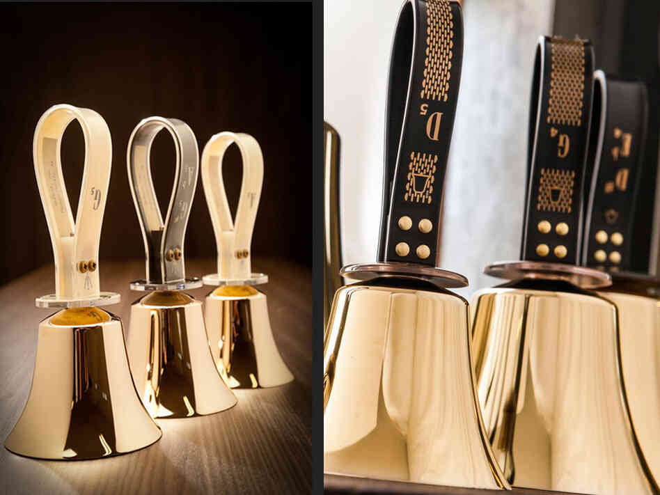 Those are Malmark handbells on the left and Schulmerich bells on the right. Those are Malmark handbells on the left and Schulmerich bells on the right.