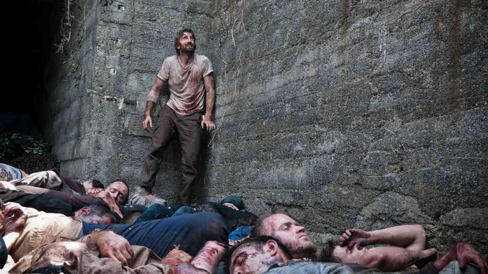 Sharlto Copley (District 9, Elysium) is John, who wakes up in the pit full of corpses that gives Open Grave its decidedly direct title. Sharlto Copley (District 9, Elysium) is John, who wakes up in the pit full of corpses that gives Open Grave its decidedly direct title.