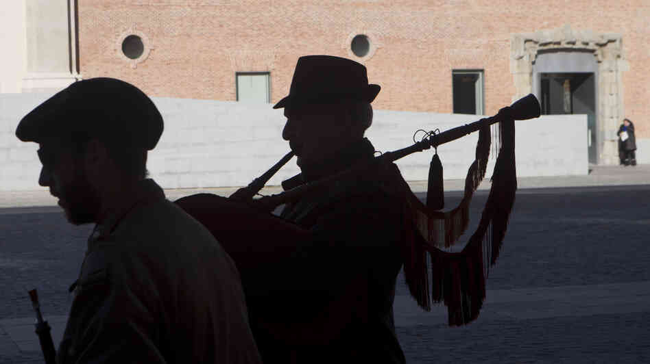 Street musician Valentino Juanino, right, plays his bagpipe at the Conde Duque Cultural Center last month after taking a quality test to obtain official permission to perform in the streets of Madrid. Street musician Valentino Juanino, right, plays his bagpipe at the Conde Duque Cultural Center last month after taking a quality test to obtain official permission to perform in the streets of Madrid.