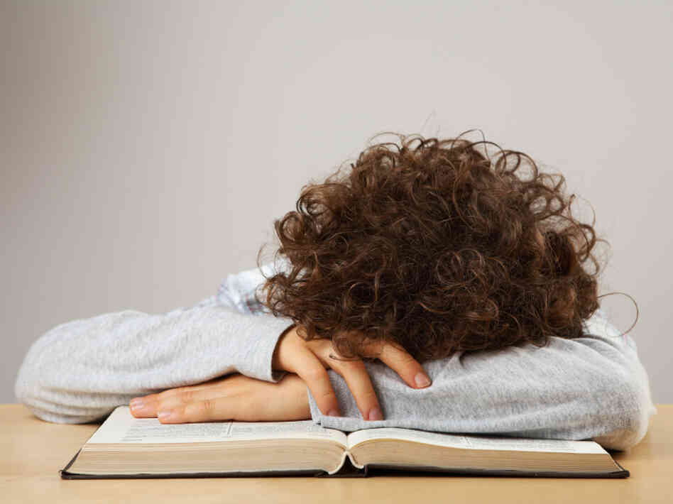 Teenagers' sleep patterns may be a clue to their risk of depression. Teenagers' sleep patterns may be a clue to their risk of depression.