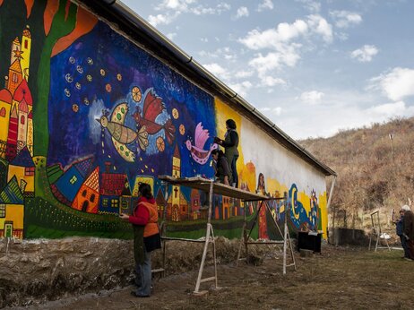 In the small Roma village of Bodvalenke, building walls are covered in frescoes that represent Roma culture. It is meant to encourage tourism and integration. In the small Roma village of Bodvalenke, building walls are covered in frescoes that represent Roma culture. It is meant to encourage tourism and integration.