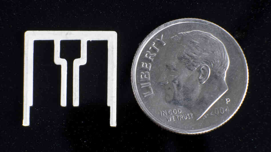 The Aereo antenna is about the size of a dime. The Aereo antenna is about the size of a dime.