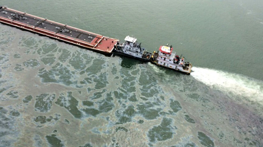 Major oil spill after million-gallon barge collides with ship in Texas thumbnail