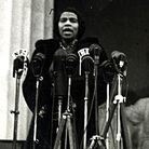 Contralto Marian Anderson sang at the steps of the Lincoln Memorial, April 9, 1939, to an estimated crowd of 75,000 people. Contralto Marian Anderson sang at the steps of the Lincoln Memorial, April 9, 1939, to an estimated crowd of 75,000 people.