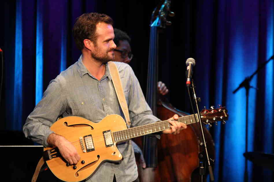 Matthew Stevens performs at Berklee College of Music, with bassist Vicente Archer. Matthew Stevens performs at Berklee College of Music, with bassist Vicente Archer.