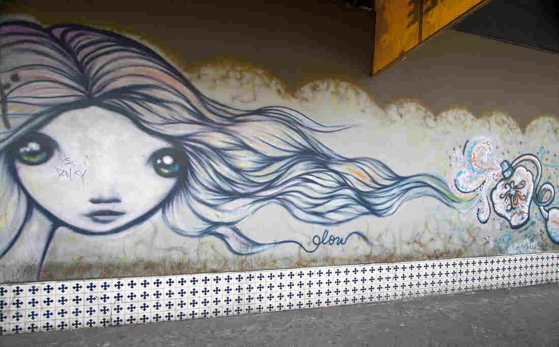 It's easy to spot one of Gloria Muriel's (aka Glow) murals in Tijuana. Her signature is a woman's face: big expressive eyes and wild hair. It's easy to spot one of Gloria Muriel's (aka Glow) murals in Tijuana. Her signature is a woman's face: big expressive eyes and wild hair.