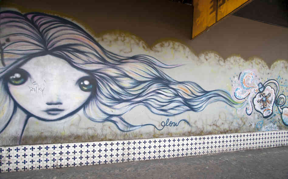 It's easy to spot one of Gloria Muriel's (aka Glow) murals in Tijuana. Her signature is a woman's face: big expressive eyes and wild hair. It's easy to spot one of Gloria Muriel's (aka Glow) murals in Tijuana. Her signature is a woman's face: big expressive eyes and wild hair.