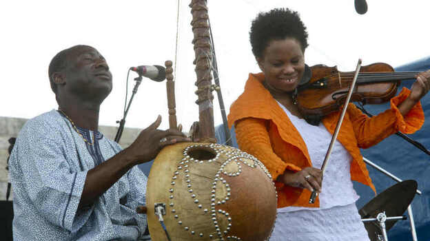 Regina Carter (right) with Yacouba Sissoko. (Newport Jazz Festival)