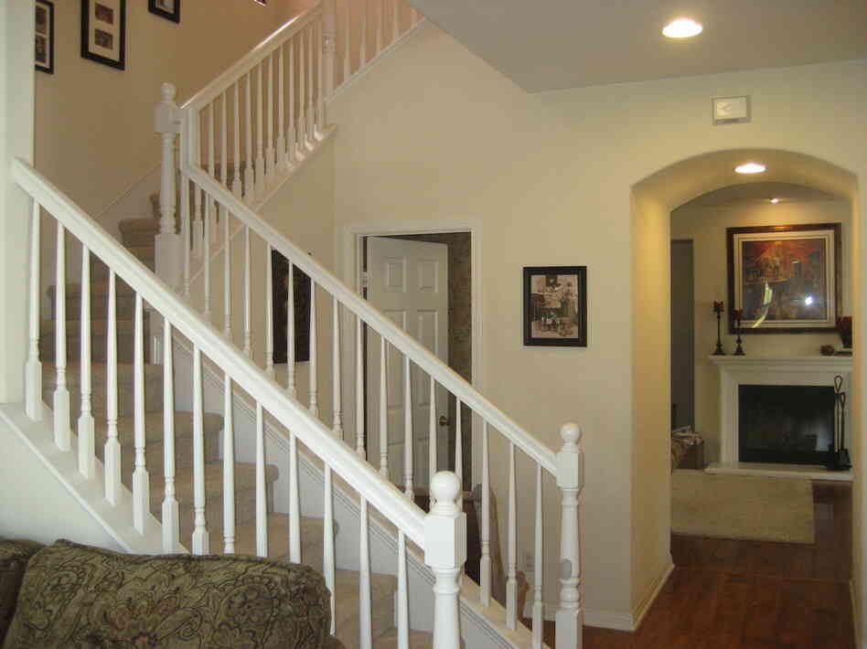 In a house with good feng shui, the staircase leads away from the front door so the energy doesn't rush out before it can do good for the house. In a house with good feng shui, the staircase leads away from the front door so the energy doesn't rush out before it can do good for the house.