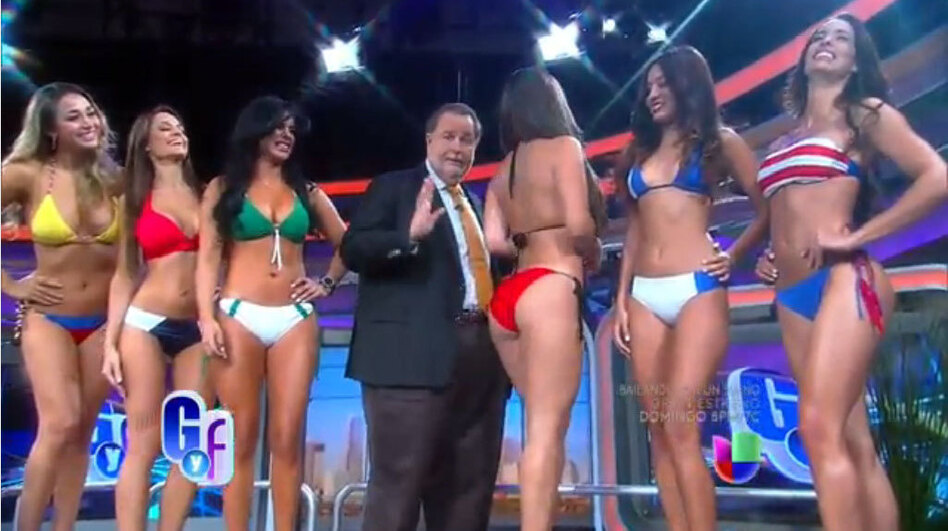 The finalists for Miss Mundial Brasil 2014 visit the set of Univision's entertainment talk show El Gordo y la Flaca. The show often invites guests to take a dip in an on-set hot tub. This particular segment is titled 