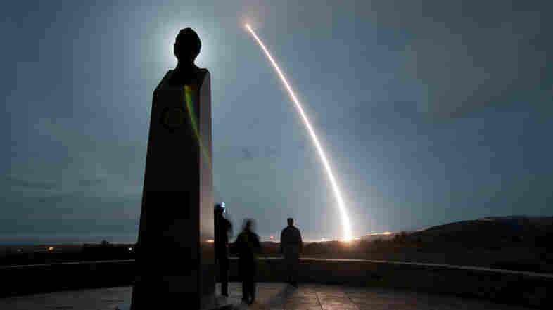 Should America Keep Its Aging Nuclear Missiles? Should America Keep Its Aging Nuclear Missiles?