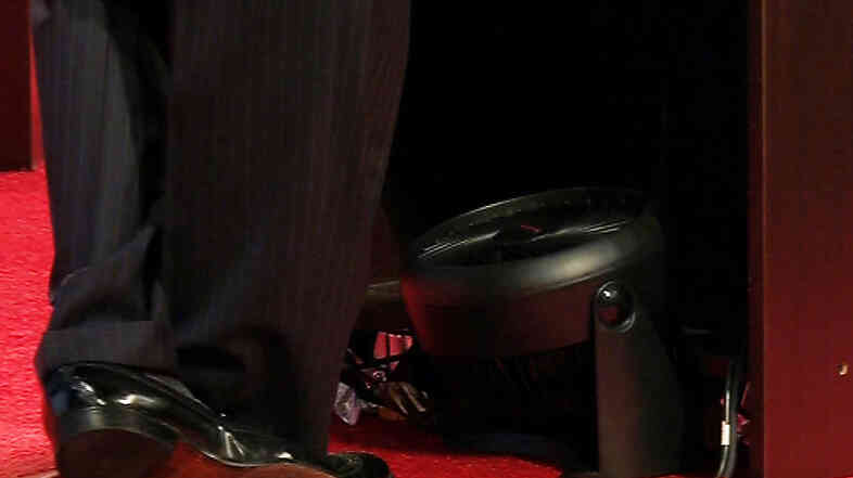 This fan at the base of the lectern for Democratic gubernatorial candidate Charlie Crist Wednesday delayed the gubernatorial debate between Crist and Governor Rick Scott. The Scott campaign believed the fan violated the debate rules.