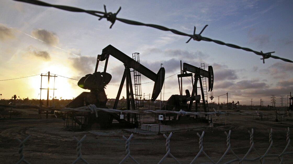 Falling Oil Prices Make Fracking Less Lucrative thumbnail