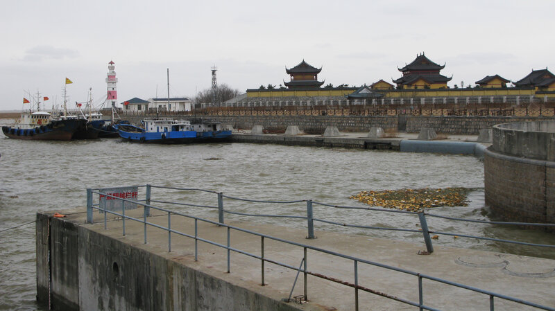 Rudong County is in Jiangsu province, on China's east coast just north of where the Yangtze River empties into the East China Sea. Rudong County is in Jiangsu province, on China's east coast just north of where the Yangtze River empties into the East China Sea.