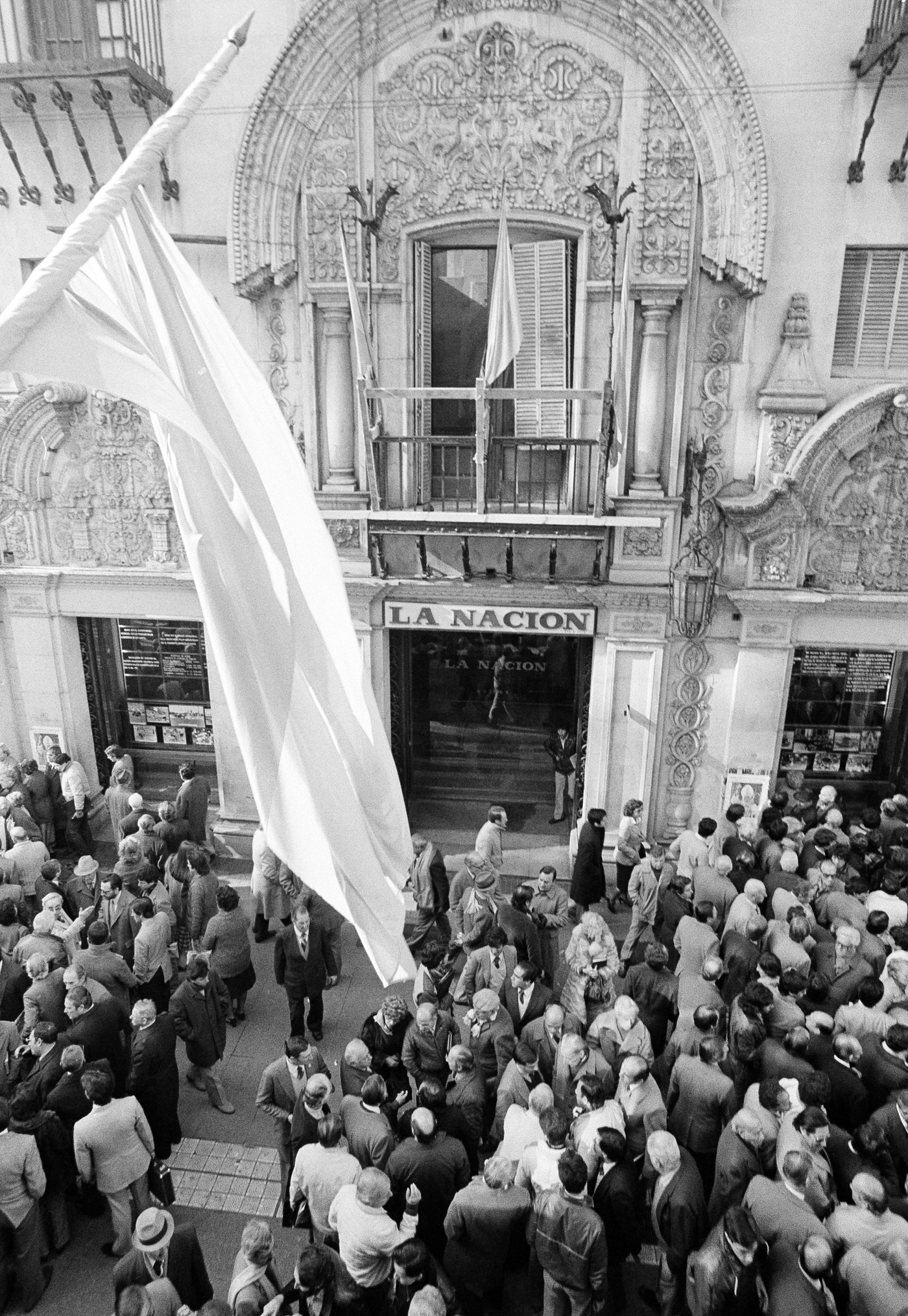 Argentines gather by the hundreds in Calle Florida in front of La Nacion newspaper offices in June 1982 to read the headlines and discuss developments in the war over the Falkland Islands after a cease-fire was announced. The decision led to chaotic protests in some parts of Argentina.