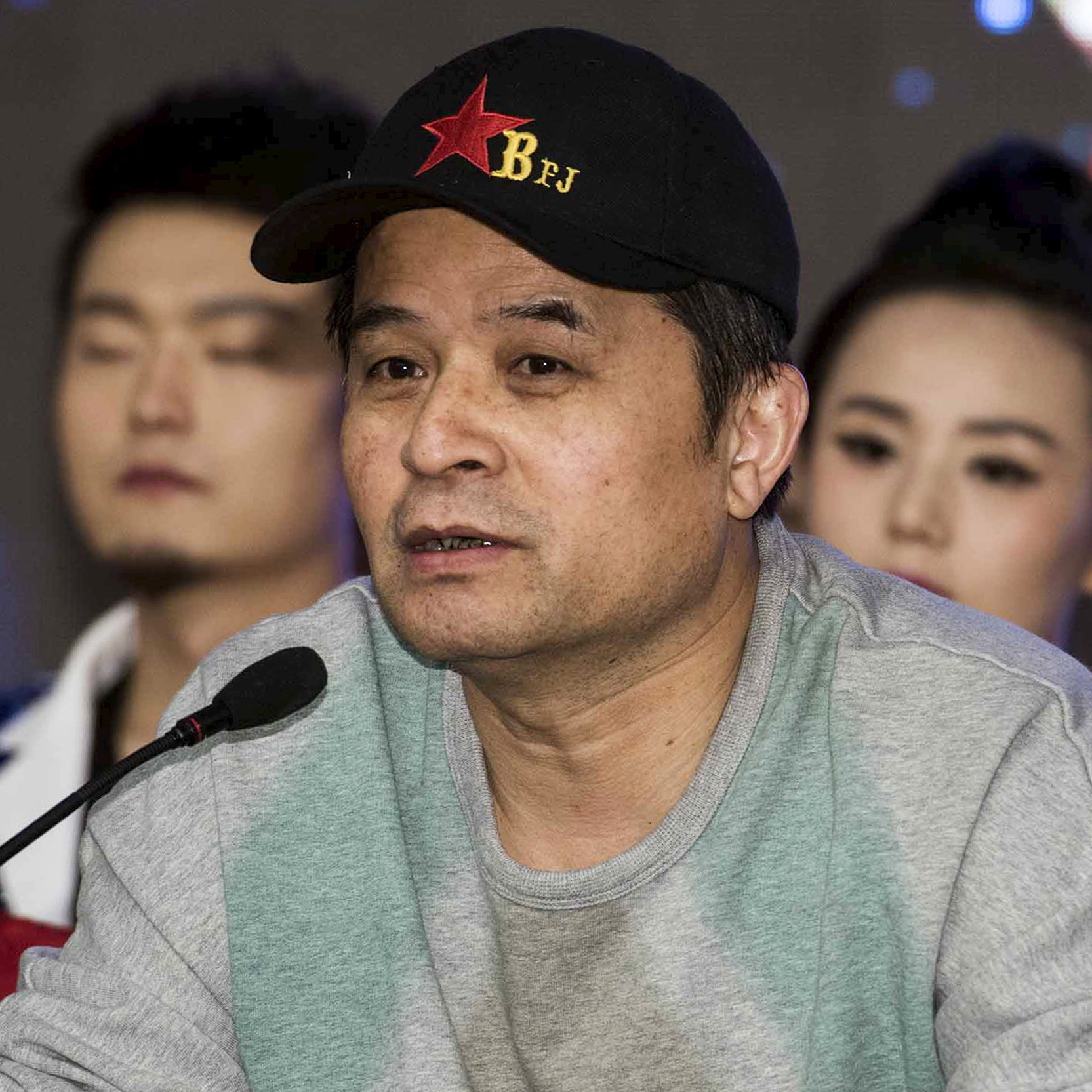 Bi Fujian, an anchor of China Central Television (CCTV), speaks during a news conference in Beijing, in 2013. Bi has publicly apologized for remarks he made at a private dinner that were critical of the late communist leader Mao Zedong.