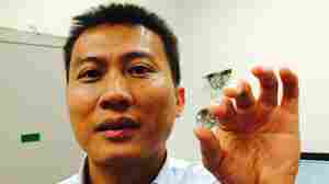 Stanford scientist Yi Cui in his lab.