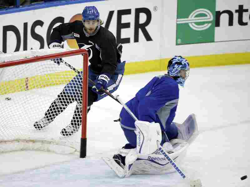 Stanley Cup Chicago Scores Twice In Final Minutes To Defeat Tampa Bay