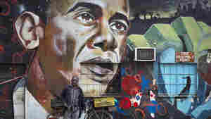 Kenyan graffiti artist Bankslave created a mural of Barack Obama. The president himself will visit Kenya on Friday. One of the president's agenda items is to promote solar power.