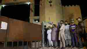 Family members of Shafqat Hussain, who was convicted and hanged in Pakistan in August for killing a boy in 2004, waited to receive his body outside the central jail in Karachi. Pakistan executed more than 300 people last year.
