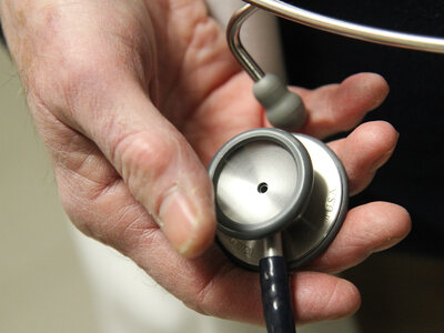 Some doctors say clinicians can now get much more information from newer technology than they can get from a stethoscope. Clinging to the old tool isn't necessary, they say. (Kimberly Paynter/WHYY) Some doctors say clinicians can now get much more information from newer technology than they can get from a stethoscope. Clinging to the old tool isn't necessary, they say. (Kimberly Paynter/WHYY)