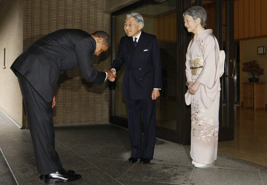 obama-bows-to-emperor_custom-2c2b76d11f8e85547b60526e1a0710a1958a19c9-s900-c85.jpg (900×626)