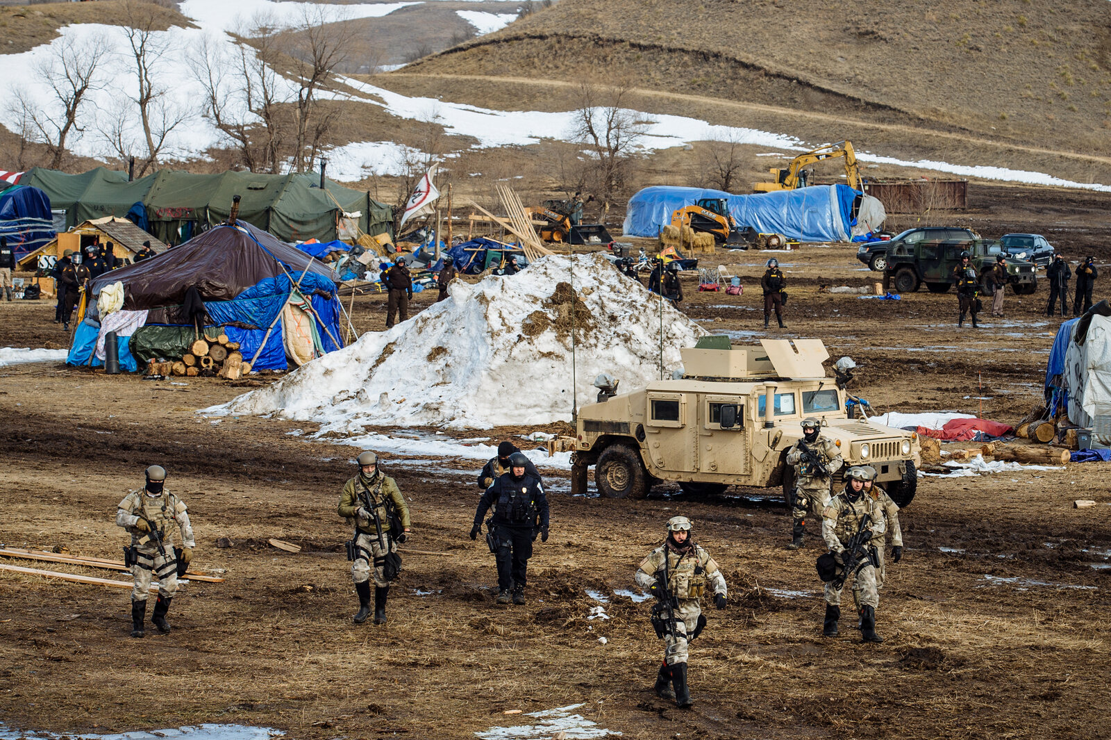 Crude Oil Begins To Flow Through Controversial Dakota Access Pipeline thumbnail