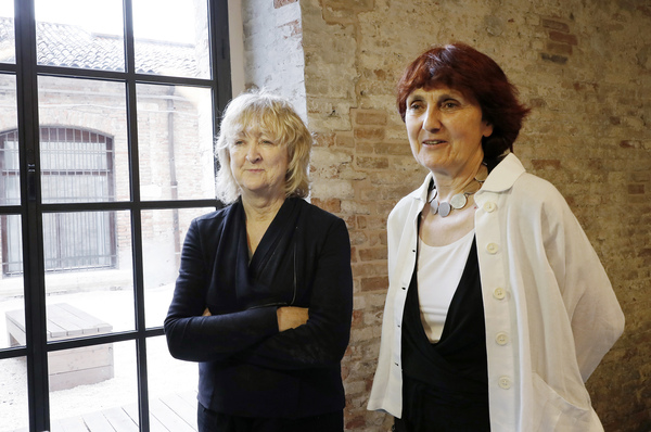 Yvonne Farrell,Shelley McNamara是Pritzker建筑奖的2020名获奖者。他们在威尼斯,意大利2018年5月的威尼斯描绘了。