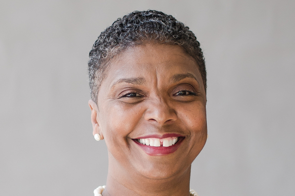 科莱特·皮尔斯·伯内特(Colette Pierce Burnette)是得克萨斯州奥斯丁的休斯顿·蒂洛森大学的校长。 HBCU是该州最古老的高等教育机构。