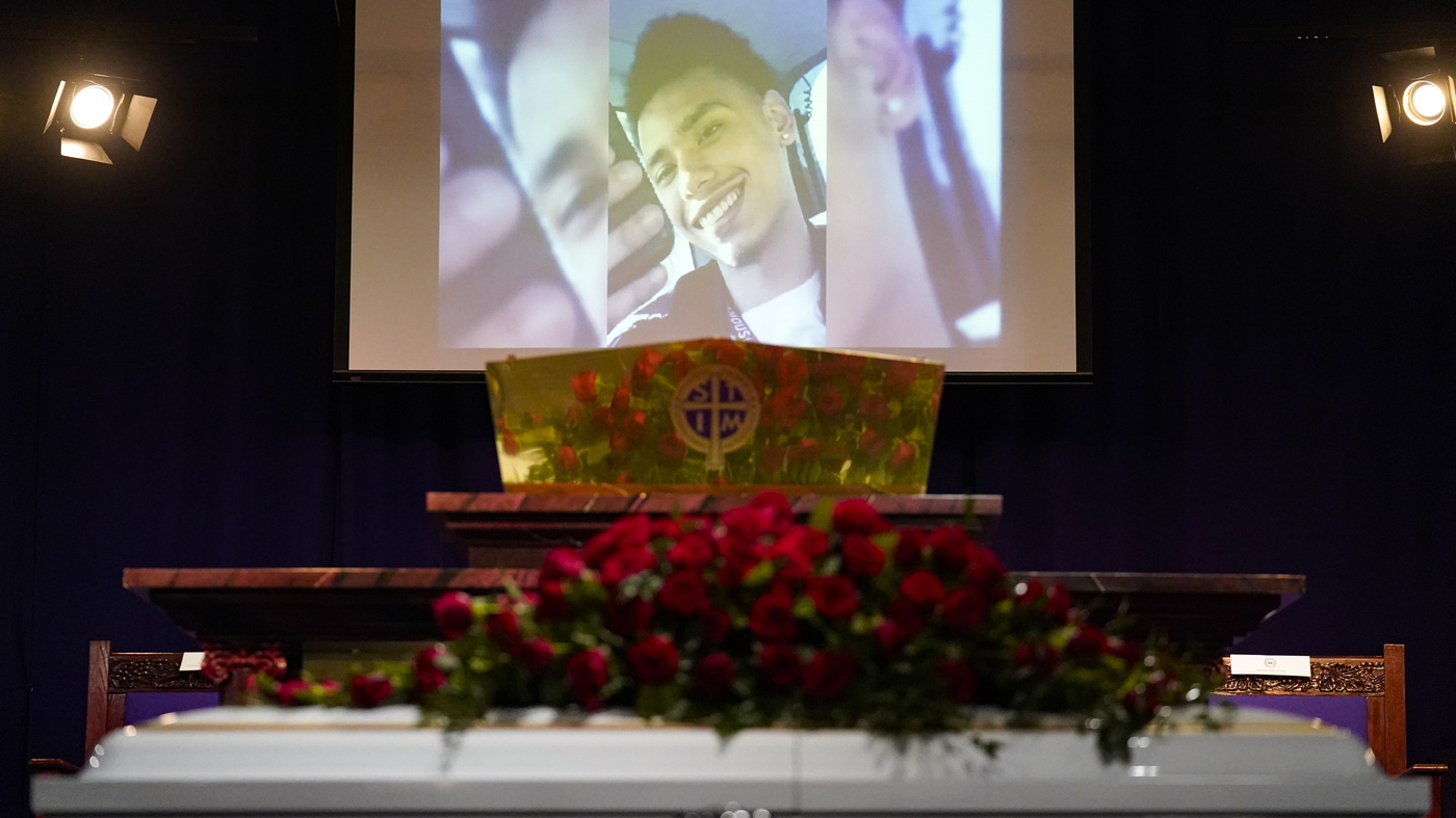 'He Was A Prince': Grief And Anger At Daunte Wright's Funeral In Minneapolis 1 'He Was A Prince': Grief And Anger At Daunte Wright's Funeral In Minneapolis