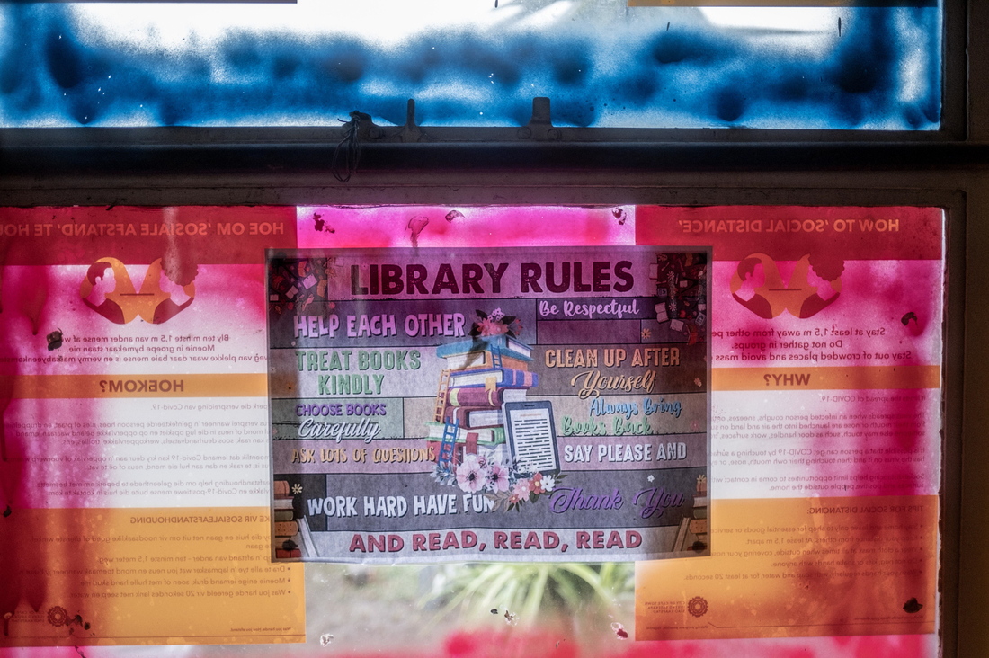 PHOTOS: Improvised Library Brings Joy Of Books To Kids Living In Gang Territory 4 PHOTOS: Improvised Library Brings Joy Of Books To Kids Living In Gang Territory