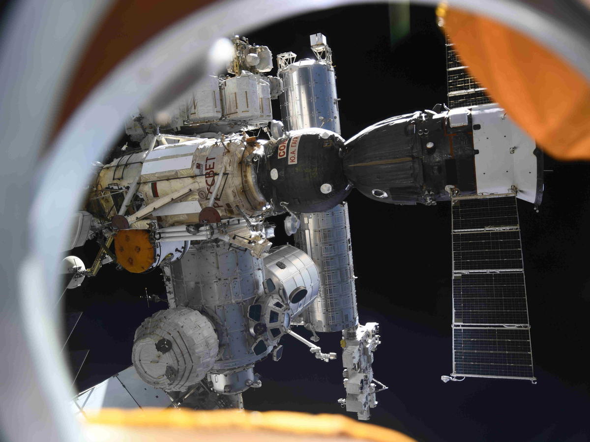 Smoke And Burnt Plastic Triggered An Alarm On The International Space Station Earlier 2 Smoke And Burnt Plastic Triggered An Alarm On The International Space Station Earlier