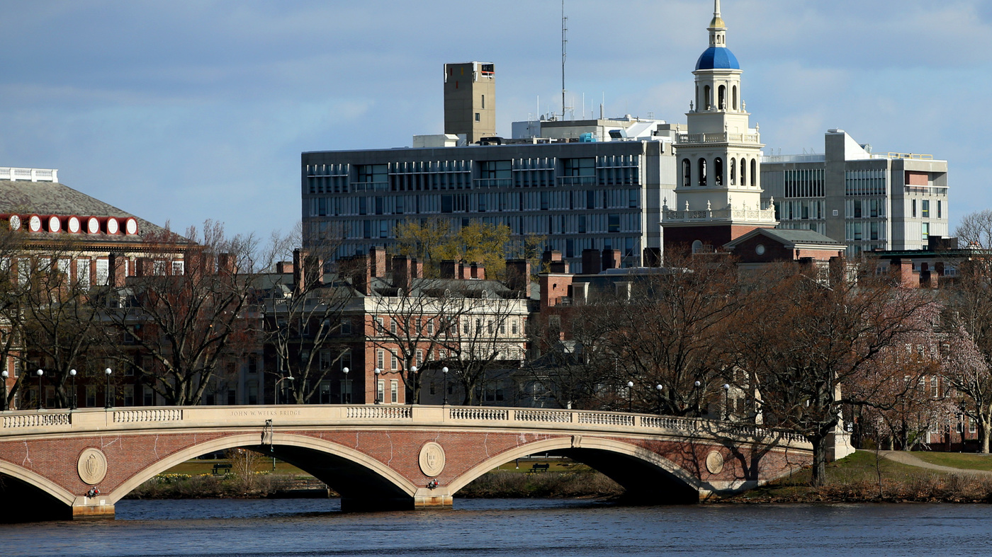 Harvard University Will Stop Investing In Fossil Fuels After Years Of Public Pressure 1 Harvard University Will Stop Investing In Fossil Fuels After Years Of Public Pressure